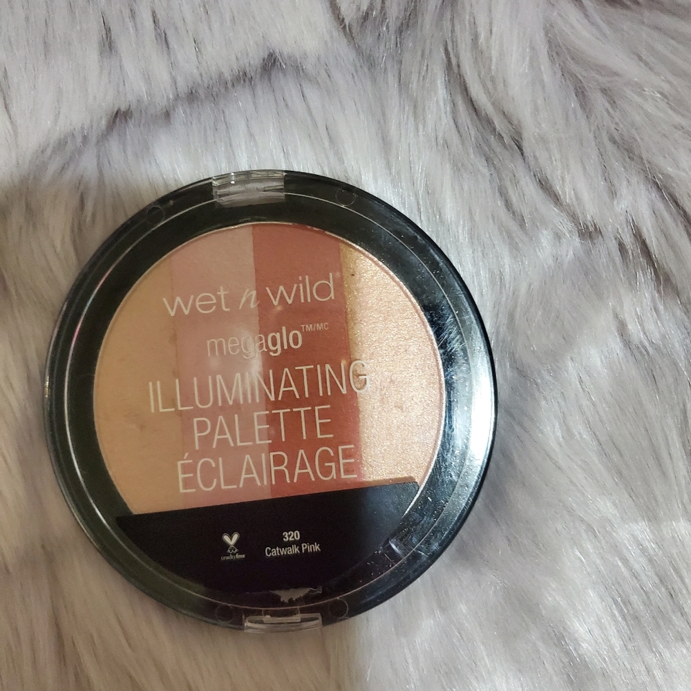 Wet n Wild illuminating palette - Picture 2 of 5